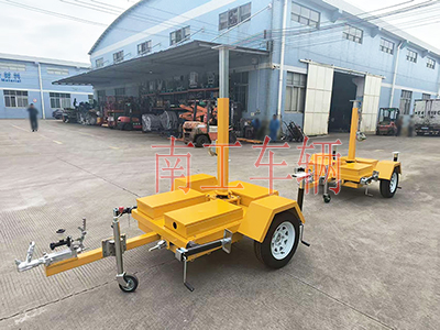 1763516973631576.jpg 手动升降广告拖车 移动式拖车底盘I.jpg