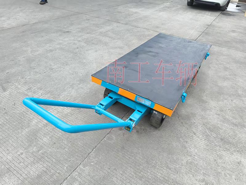 3吨小型天博网页版_天博（中国） 带橡胶垫工具车