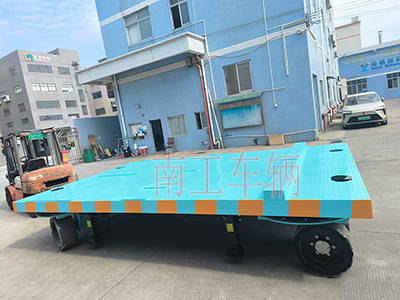 18吨重型天博网页版_天博（中国） 四个转盘工具拖车3I.jpg