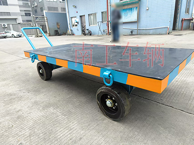 3吨小型天博网页版_天博（中国） 带橡胶垫工具车4I.jpg